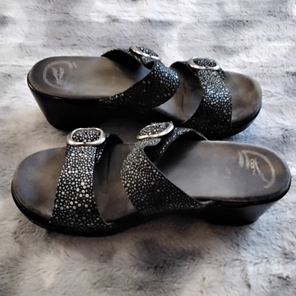 Dansko Sophie Leather Snake Skin Double Buckle Sandal/Slide.   Size 6.5 (37) - Picture 4 of 8